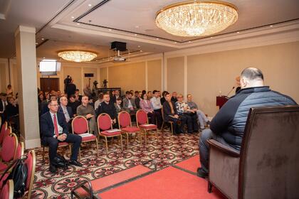 Opera_us_embassy_01
